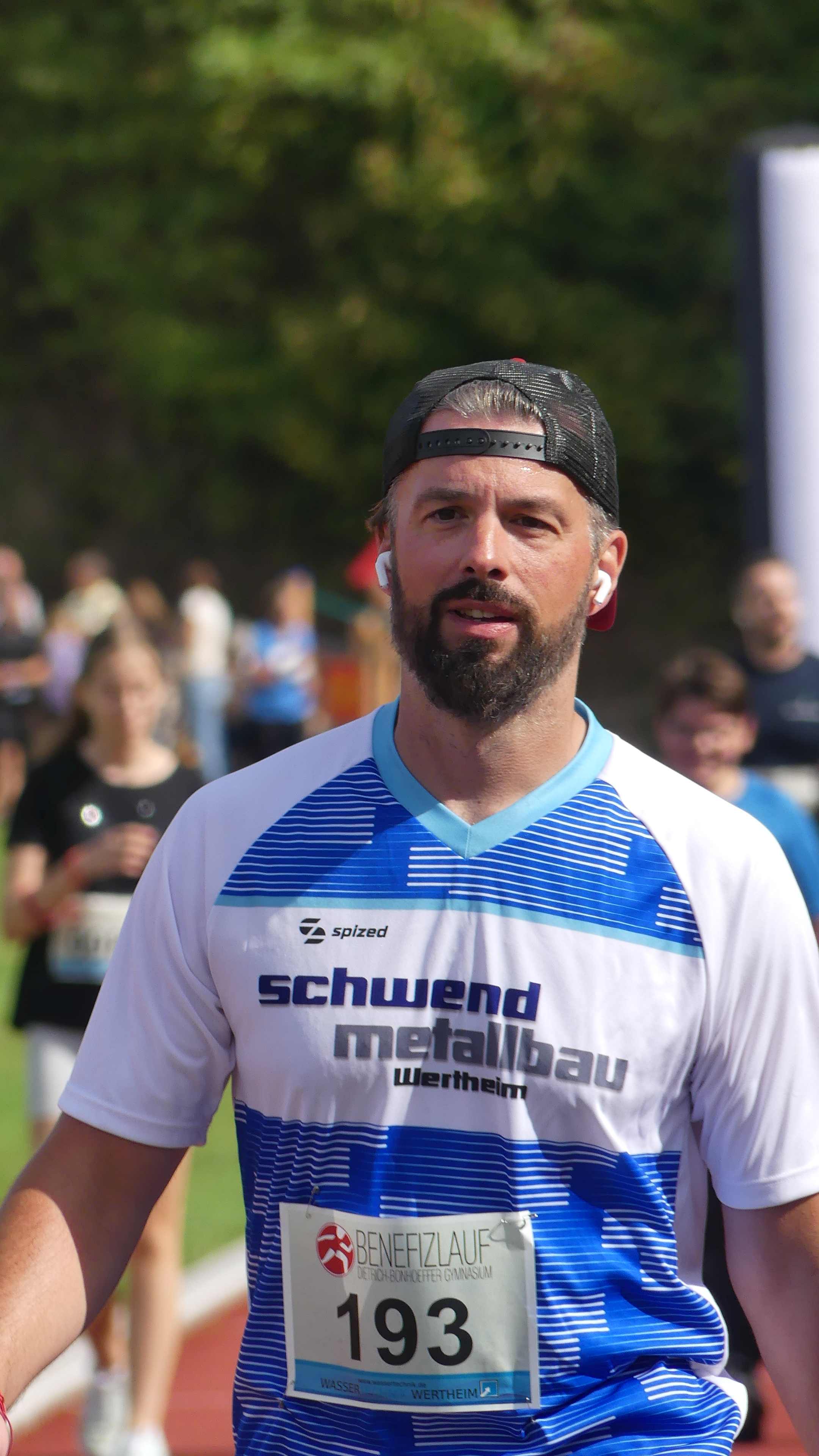 Bild vom 15. Benefizlauf im Jahr 2025. Dies ist das 296. Bild.